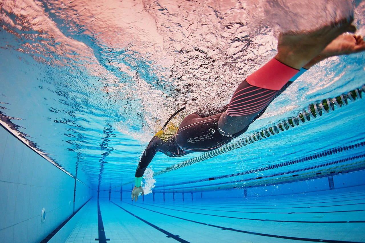 Zone 3 Zone3 - Women's Limited Edition Aspire Wetsuit - Image 8